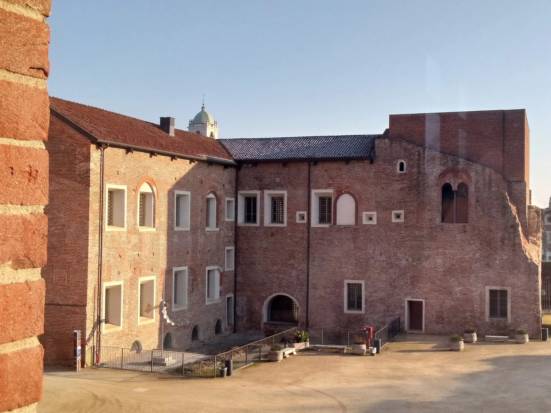 Il cortile interno del Castello Visconteo-Sforzesco di Novara